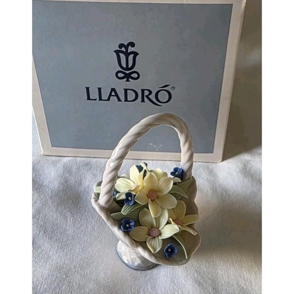 LLADRO 7577 A‎ Basket for You _ Retired  Excellent Condition! Original Box Rare